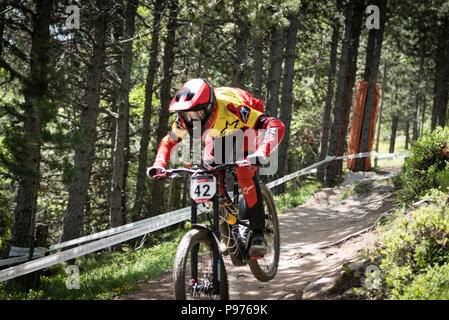 Vallnord, La Massana, Andorra. 15. Juli 2018. Downhill Rennen, UCI Mountain Bike World Cup Vallnord, Andorra. 15/07/2018 Credit: Martin Silva Cosentino/Alamy leben Nachrichten Stockfoto