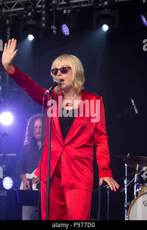 Oxfordshire, UK. 15. Juli 2018. Mari Wilson führt an die 2018 Cornbury Festival, tolle Tew, Oxfordshire Credit: John lambeth/Alamy leben Nachrichten Stockfoto