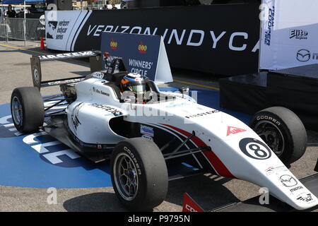 Toronto, Kanada. 15. Juli 2018. Tag 3 Am honda Indy in Toronto, Ontario, Kanada. In der USF 2000 Rennen Kyle Kirkwood (8) in der 5. angefangen und kämpfte zurück seine 6. und 7. gerades Rennen der Saison zu gewinnen. Igor Fraga (91) beendete 2. und Rasmus Lindh (23) 3. beendet Lukas Durda/Alamy leben Nachrichten Stockfoto