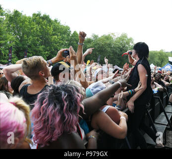 Virginia Beach, Virginia, USA. 12. Juli 2018. VANS WARPED TOUR 18 bringt, WIE ES zu der Veteran United Home Kredite Amphitheater. in Virginia Beach, Virginia am 12. Juli 2018. Credit: Jeff Moore/ZUMA Draht/Alamy leben Nachrichten Stockfoto