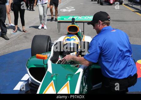 Toronto, Kanada. 15. Juli 2018. Tag 3 Am honda Indy in Toronto, Ontario, Kanada. Rinus Veekey (2) ersten fertigen in den Cooper Reifen pro Mazda GP von Toronto, Oliver Askew (3) beendete 2. und Robert Megennis (9) beendet 3. Lukas Durda/Alamy leben Nachrichten Stockfoto
