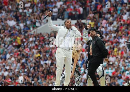 Moskau, Russland. Am 15. Juli 2018. Us-Schauspieler Will Smith (L vorne) führt bei der Abschlussfeier der FIFA WM 2018 in Moskau, Russland, 15. Juli 2018. Credit: Yang Lei/Xinhua/Alamy leben Nachrichten Stockfoto