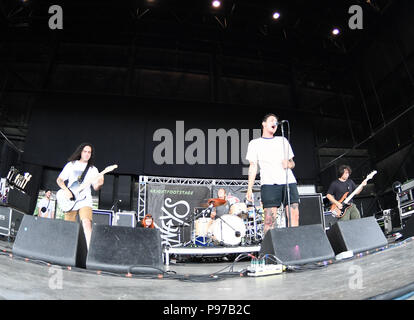 Virginia Beach, Virginia, USA. 12. Juli 2018. VANS WARPED TOUR 18 bringt Bewegung auf der Veteran United Home Kredite Amphitheater. in Virginia Beach, Virginia am 12. Juli 2018. Credit: Jeff Moore/ZUMA Draht/Alamy leben Nachrichten Stockfoto