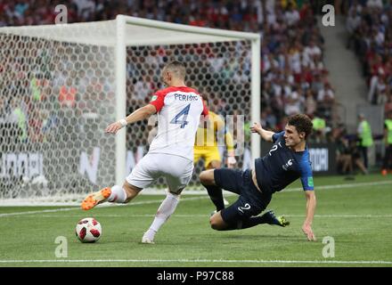 Moskau, Russland. Am 15. Juli 2018. firo: 07-15-2018, Moskau, Fuvuball, Fußball, Nationalmannschaft, Wm 2018 in Russland, Ruvuland, World Cup 2018 in Russland, Ruvuland, Wm 2018 Russland, Russland, Final, Final, Frankreich - Kroatien, Ivan PerisÃåicÃ³, Kroatien gegen Benjamin Pflaster | Verwendung der weltweiten Kredit: dpa/Alamy leben Nachrichten Stockfoto