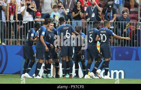 Moskau, Russland. Am 15. Juli 2018. firo: 07/15/2018, Moskau, Fußball, Fußball, Nationalmannschaft, Wm in Russland, Russland 2018, World Cup in Russland, Russland, Wm 2018 Russland, Russland 2018, final, final, Frankreich - Kroatien, Frankreich Jubel nach dem 1:0 | Nutzung der weltweiten Kredit: dpa/Alamy leben Nachrichten Stockfoto