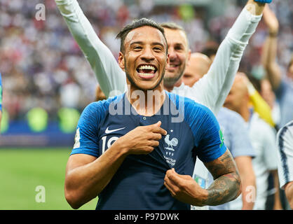 Moskau, Russland. 15. Juli 2018. Moskau, Russland. 15. Juli 2018. Corentin TOLISSO, FRA 12 Die offizielle FIFA WM Original Trophäe, Sieger, Sieg, Zeremonie, Frankreich - Kroatien 4-1 FUSSBALL FIFA WM 2018 Russland, Endgültige, Saison 2018/2019, 15. Juli 2018 in Luzhniki Stadion Moskau, Russland. © Peter Schatz/Alamy leben Nachrichten Stockfoto