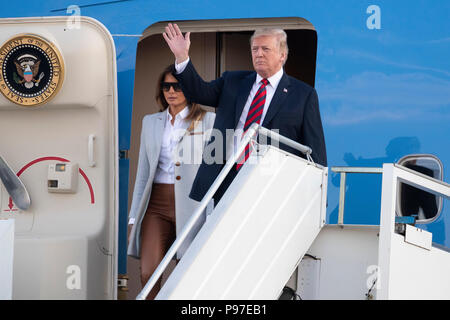 Helsinki, Finnland. Am 15. Juli 2018. Us-Präsident Donald Trump und seine Frau Melania Trump Ankunft in Helsinki, Finnland, am 15. Juli 2018. Donald Trump wird der russische Präsident Wladimir Putin in Helsinki Treffen am Montag. Credit: Matti Matikainen/Xinhua/Alamy leben Nachrichten Stockfoto