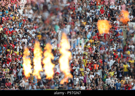 Moskau, Russland. Am 15. Juli 2018. Fans sind bei der Abschlussfeier der FIFA WM 2018 in Moskau, Russland zu sehen, am 15. Juli 2018. Credit: Fei Maohua/Xinhua/Alamy leben Nachrichten Stockfoto
