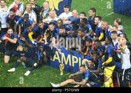 Moskau, Russland. Juli 15th, 2018, Frankreich Fußball-Nationalmannschaft feiern ihren Sieg der WM 2018 Finale in Luzhniki Stadion, Moskau. Shoja Lak/Alamy leben Nachrichten Stockfoto