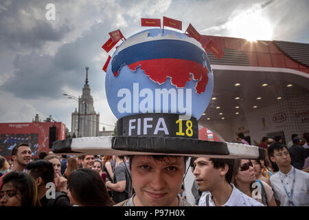 Moskau, Russland. 15., Juli, 2018. Fans während der WM FIFA 2018 abschließende Fußballspiel zwischen Frankreich und Kroatien, in der Fan Zone, in Moskau, Russland Stockfoto