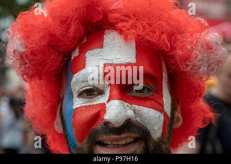 Moskau, Russland. 15., Juli, 2018. Fans während der WM FIFA 2018 abschließende Fußballspiel zwischen Frankreich und Kroatien, in der Fan Zone, in Moskau, Russland Stockfoto
