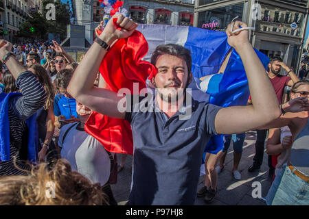 Madrid, Spanien. 15. Juli 2018. Feiern auf den Straßen von Madrid der Weltmeister Frankreich Gutschrift: Alberto Sibaja Ramírez/Alamy leben Nachrichten Stockfoto