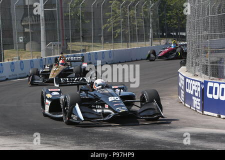 Toronto, Kanada. 15. Juli 2018. ToroDay 3 am Honda Indy in Toronto, Ontario, Kanada. Scott Dixon (9) gewinnt das Honda Indy nach führenden für 49 Runden. Simon Pagenaud (22) 2. und Robert Wickens (6) beendet 3. Credit: Lukas Durda/Alamy leben Nachrichten Stockfoto