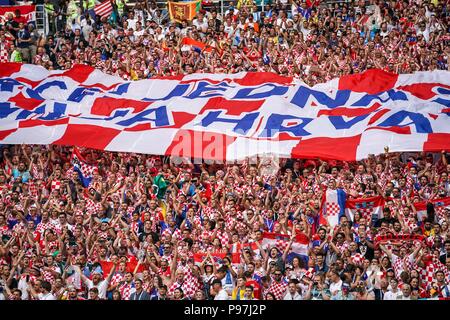 Moskau, Russland. 15. Juli 2018. Kroatische Fans bei Luzhniki Stadion während der abschließenden zwischen Franceand Kroatien während der WM 2018. Ulrik Pedersen/CSM Credit: Cal Sport Media/Alamy leben Nachrichten Stockfoto