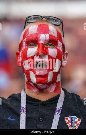 Moskau, Russland. 15. Juli 2018. Kroatische Lüfter mit Luzhniki Stadion während der abschließenden zwischen Franceand Kroatien während der WM 2018. Ulrik Pedersen/CSM Credit: Cal Sport Media/Alamy leben Nachrichten Stockfoto