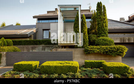 Schöne moderne Architektur - Einfamilienhaus Stockfoto