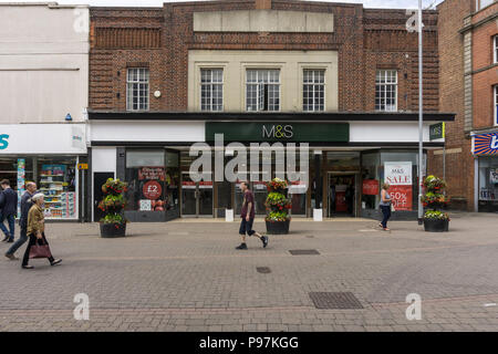 Marks und Spencer, High Street, Kettering, Northamptonshire, Großbritannien; von der Schließung Pläne des Unternehmens und am 11. August 2018 betroffen sind Stockfoto