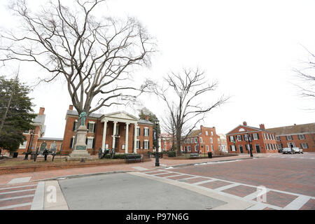 Albemarle County Gerichtsgebäude in Court Square, neben Gerechtigkeit Park (ehemals Jackson Park) in Charlottesville, VA. Photo Credit: Katherine P Stockfoto