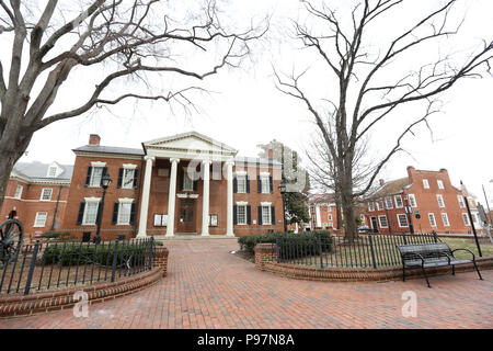 Albemarle County Gerichtsgebäude in Court Square, neben Gerechtigkeit Park (ehemals Jackson Park) in Charlottesville, VA. Photo Credit: Katherine P Stockfoto