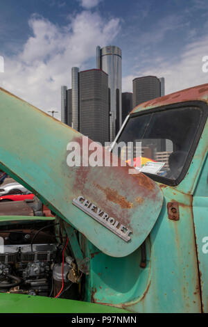 Detroit, Michigan - 1951 Chevrolet Pickup truck an eine antike und Custom Car Show, die durch die Detroit Police Department gefördert. General Motors' headq Stockfoto