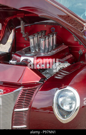 Detroit, Michigan - ein 1940er Ford Coupe auf Anzeige an eine antike und Custom Car Show, die durch die Detroit Police Department gefördert. Stockfoto