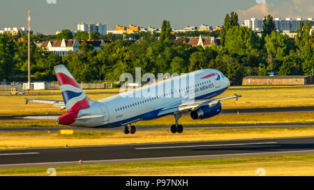 Berlin, Deutschland, 01.07.2018: British Airways Airbus A320, dem Flughafen Tegel fliegen Stockfoto