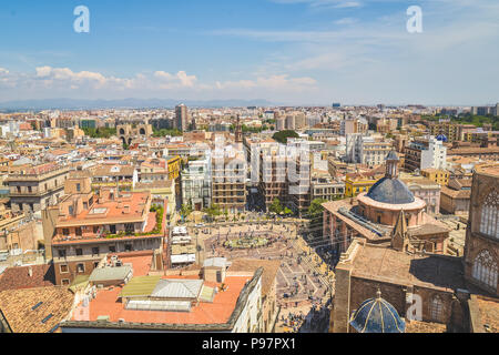 Valencia, Spanien - 05.18.2018: Luftbild von Center Valencia von oben Esglèsia de Santa Caterina Katholische Kirche Stockfoto