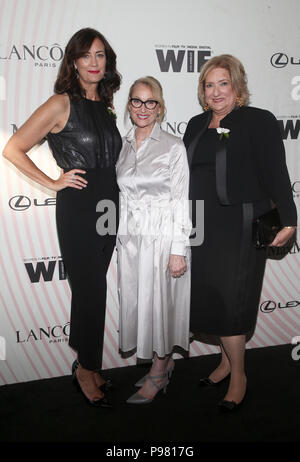 Frauen im Film 2018 Crystal + Lucy Awards präsentiert von Max Mara und Lancome Mit: Jane Fleming, Gayle Nachlis, Iris Grossman Wo: Beverly Hills, Kalifornien, USA Wann: 13 Jun 2018 Credit: FayesVision/WENN.com Stockfoto