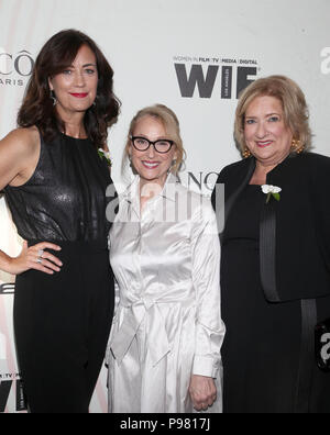 Frauen im Film 2018 Crystal + Lucy Awards präsentiert von Max Mara und Lancome Mit: Jane Fleming, Gayle Nachlis, Iris Grossman Wo: Beverly Hills, Kalifornien, USA Wann: 13 Jun 2018 Credit: FayesVision/WENN.com Stockfoto