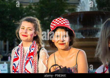 London, Großbritannien. 15. Jul 2018. Kroatische Fans am Trafalgar Square, nachdem sie in die Französische, London, UK verloren, 15/07/2018 Credit: Bjanka Kadic/Alamy leben Nachrichten Stockfoto
