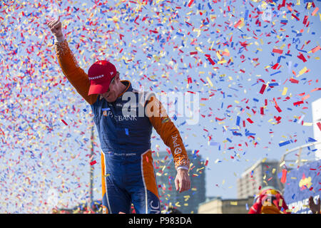 Toronto, Ontario, Kanada. Am 15. Juli 2018. SCOTT DIXON (9) von Neuseeland gewinnt das Honda Indy Toronto an Straßen von Toronto in Toronto, Ontario. Credit: Justin R. Noe Asp Inc/ASP/ZUMA Draht/Alamy leben Nachrichten Stockfoto
