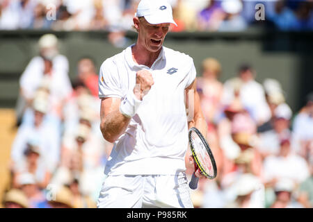 London, Großbritannien. Am 15. Juli 2018. Kevin Anderson (RSA) Tennis: Kevin Anderson aus Südafrika reagiert während singles Final der Männer entsprechen der Wimbledon Lawn Tennis Championships gegen Novak Djokovic aus Serbien an der All England Lawn Tennis und Croquet Club in London, England. Quelle: LBA/Alamy leben Nachrichten Stockfoto
