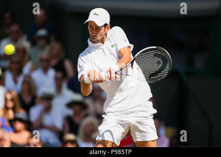 London, Großbritannien. Am 15. Juli 2018. Novak Djokovic (SRB) Tennis: Novak Djokovic aus Serbien während der Herren Einzel Finale von Wimbledon Lawn Tennis Championships gegen Kevin Anderson aus Südafrika bei den All England Lawn Tennis und Croquet Club in London, England. Quelle: LBA/Alamy leben Nachrichten Stockfoto