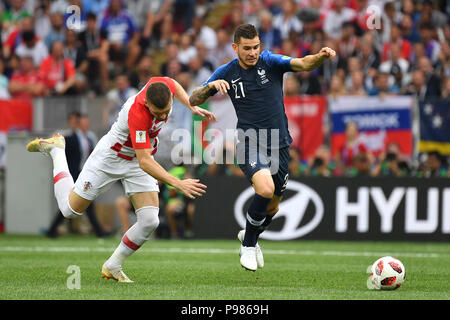 Moskau, Russland. Am 15. Juli 2018. Ante REBIC (CRO), Aktion, Duelle gegen Lucas HERNANDEZ (FRA). Frankreich (FRA) - Kroatien (CRO) 4-2, Final, Spiel 64, am 15.07.2018 in Moskau; Luzhniki Stadion. Fußball-WM 2018 in Russland vom 14.06. - 15.07.2018. | Verwendung der weltweiten Kredit: dpa/Alamy leben Nachrichten Stockfoto