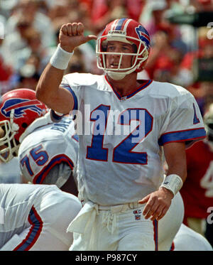 San Francisco, Kalifornien, USA. 13 Sep, 1992. San Francisco 49ers gegen Buffalo Bills im Candlestick Park Sonntag, 12 September 1992. Rechnungen Beat 49ers 34-31. Buffalo Bills Quarterback Jim Kelly Credit: Al Golub/ZUMA Draht/Alamy leben Nachrichten Stockfoto