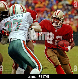 San Francisco, Kalifornien, USA. 6 Dez, 1992. San Francisco 49ers gegen Miami Delphine im Candlestick Park Sonntag, 6. Dezember 1992. 49ers Schlagen Delphine 27-3. San Francisco 49ers zurück laufen Amp Lee Credit: Al Golub/ZUMA Draht/Alamy leben Nachrichten Stockfoto
