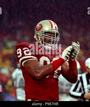 San Francisco, Kalifornien, USA. 6 Dez, 1992. San Francisco 49ers gegen Miami Delphine im Candlestick Park Sonntag, 6. Dezember 1992. 49ers Schlagen Delphine 27-3. San Francisco 49ers linebacker Tim Harris Credit: Al Golub/ZUMA Draht/Alamy leben Nachrichten Stockfoto