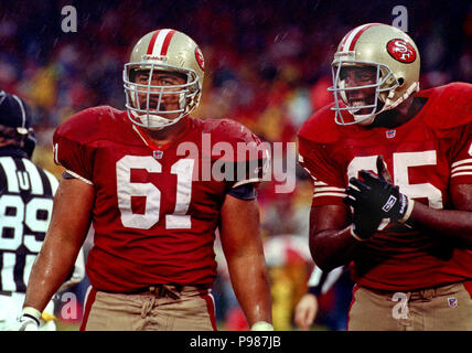 San Francisco, Kalifornien, USA. 6 Dez, 1992. San Francisco 49ers gegen Miami Delphine im Candlestick Park Sonntag, 6. Dezember 1992. 49ers Schlagen Delphine 27-3. San Francisco 49ers Zentrum Jesse Sapolu (61) und die San Francisco 49ers guard Harry Bootsmann Credit: Al Golub/ZUMA Draht/Alamy leben Nachrichten Stockfoto