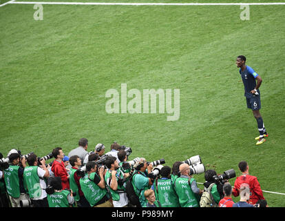 Paul Pogba (Frankreich) feiert nach dem letzten in Richtung Fotograf Pfeifen. GES/fussball/Wm 2018 Russland, Finale: Frankreich - Kroatien, 15.07.2018 GES/Fußball/Fußball, WM Russland 2018, Finale: Frankreich vs Kroatien, Moskau, 15. Juli 2018 | Verwendung weltweit Stockfoto