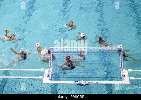 Barcelona, Spanien. 14. Juli 2018, Bernat Picornell Pools, Barcelona, Spanien; das 33. Europäische Wasser Polo Meisterschaften, Spanien Frauen versus Ungarn Frauen; eine Aktion des Spiels Credit: UKKO Images/Alamy leben Nachrichten Stockfoto