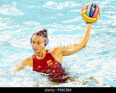 Barcelona, Spanien. 14. Juli 2018, Bernat Picornell Pools, Barcelona, Spanien; das 33. Europäische Wasser Polo Meisterschaften, Spanien Frauen versus Ungarn Frauen; Helena Lloret Angriff aus Spanien mit dem Ball Credit: UKKO Images/Alamy leben Nachrichten Stockfoto