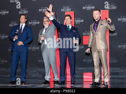 Seoul, Südkorea. 16. Juli 2018. Henry Cavill, Christopher McQuarrie, Tom Cruise und Simon Pegg (von L nach R) nehmen an der Premiere Zeremonie der Film 'Mission: Impossible - Fallout" in Seoul, Südkorea, am 16. Juli 2018. Quelle: Lee Sang-ho/Xinhua/Alamy leben Nachrichten Stockfoto