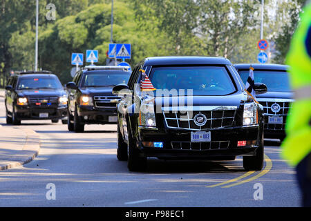 Helsinki, Finnland. Juli 16, 2018. Die wagenkolonne von US-Präsident Donald Trump und First Lady Melania Trump führt entlang Ramsaynranta vor historischen amerikanischen und russischen Präsidenten. Credit: Taina Sohlman/Alamy leben Nachrichten Stockfoto