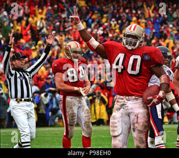 San Francisco, Kalifornien, USA. 7 Jan, 1995. San Francisco 49ers gegen Chicago Bears im Candlestick Park Samstag, 7. Januar 1995. 49ers schlagen Bären 44-15. San Francisco 49ers voll zurück William Floyd (40) feiert Touchdown. Credit: Al Golub/ZUMA Draht/Alamy leben Nachrichten Stockfoto