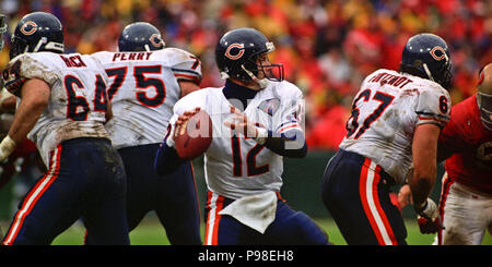 San Francisco, Kalifornien, USA. 7 Jan, 1995. San Francisco 49ers gegen Chicago Bears im Candlestick Park Samstag, 7. Januar 1995. 49ers schlagen Bären 44-15. Chicago Bears Quarterback Erik Kramer Credit: Al Golub/ZUMA Draht/Alamy leben Nachrichten Stockfoto