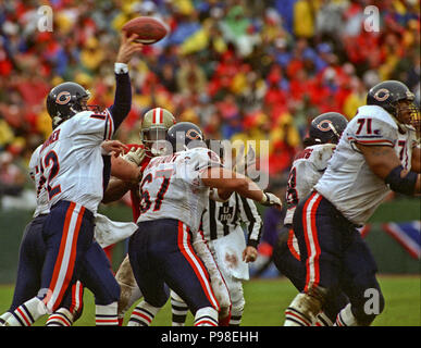 San Francisco, Kalifornien, USA. 7 Jan, 1995. San Francisco 49ers gegen Chicago Bears im Candlestick Park Samstag, 7. Januar 1995. 49ers schlagen Bären 44-15. Chicago Bears Quarterback Erik Kramer Credit: Al Golub/ZUMA Draht/Alamy leben Nachrichten Stockfoto