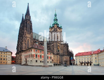 Vorderansicht des Haupteingangs, die St.-Veits-Dom auf der Prager Burg in Prag, Tschechische Republik Stockfoto