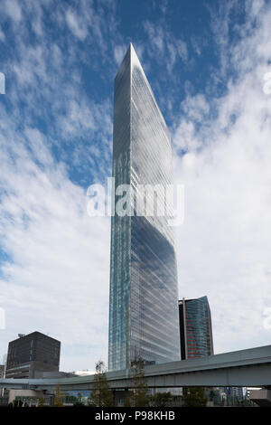 Dentsu Gebäude mit Wolken. Shiodone, Tokio, Japan Stockfoto