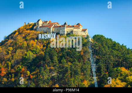 Besten touristischen Ort in Siebenbürgen, Rasnov Fortress mit Aufzug in Wald, Brasov, Rumänien, Europa Stockfoto