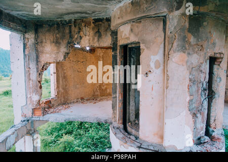 Die Ruinen von bistrik Turm, ursprünglich ein österreichisch-ungarischen Festung, wurde dann der Čolina Kapa Sternwarte, auf dem Berg Trebević, Sarajevo Stockfoto